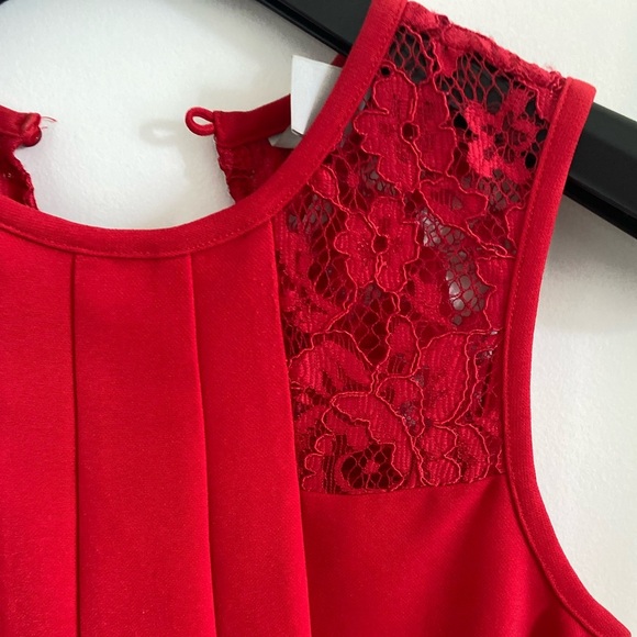 H&M Sleeveless Blouse Top Red Colour with Lace Details Back Zipper Sz 2 - Picture 3 of 6